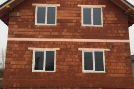 окна в двухэтажном доме 1